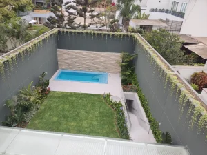 Construcción de Piscina y Jardín