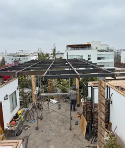 Sol y Sombra con estructura metálica